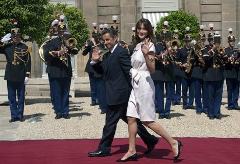 Les époux Sarkozy le 14 Juillet à l'Elysée (Philippe Wojazer/Reuters)