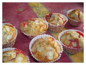 Muffins amandins à la fraise vanillée