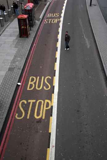 17_avril_2009_bus_stop_0411