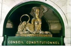 Travail dominical : l'opposition saisit le Conseil constitutionnel