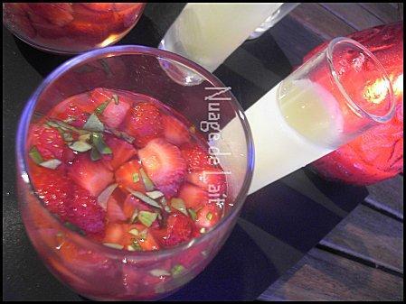 Salade de Fraises au Basilic et au Limoncello en Verrine