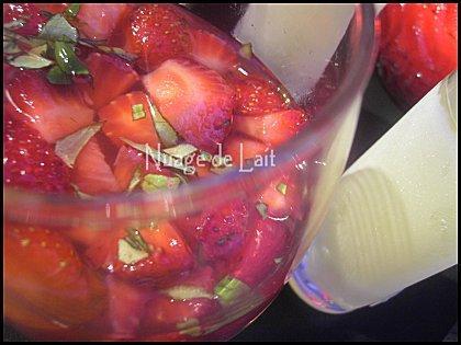 Salade de Fraises au Basilic et au Limoncello en Verrine