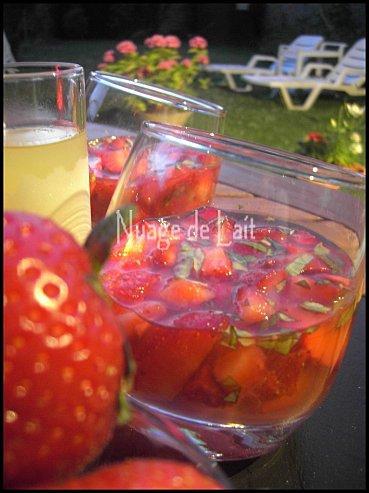 Salade de Fraises au Basilic et au Limoncello en Verrine