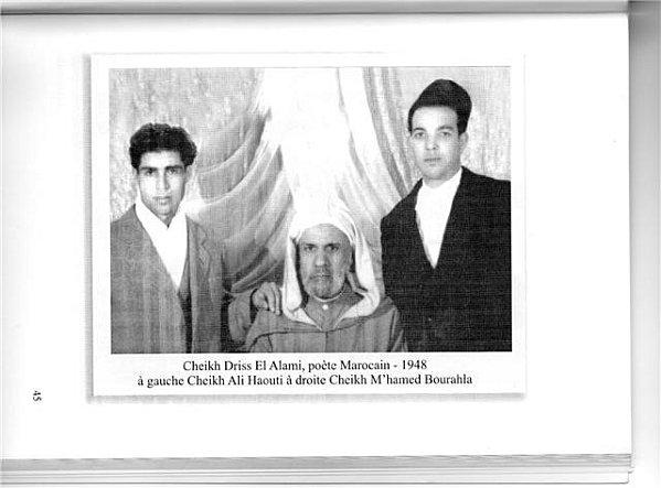 Cette photo a été prise en 1948 et rassemble le Cheikh Driss el Alami, poète Marocain, cheikh Ali Haouti et le Cheikh M'Hamed Bourahala