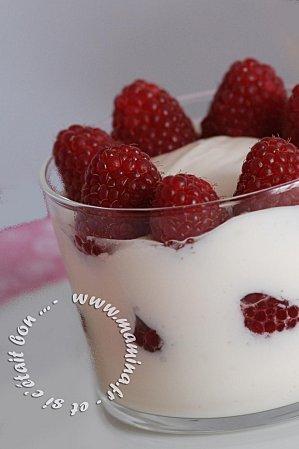 FROMAGE BLANC EN MOUSSE AÉRIENNE A LA ROSE ET AUX FRAMBOISES