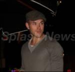 Kellan Lutz à la sortie d'un club à Hollywood