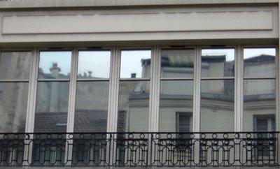 Un p'tit coin de ciel bleu... à travers la pluie parisienne