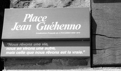 Place Jean Guéhenno à Fougères