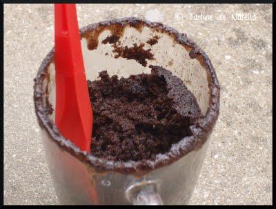 Moelleux au chocolat minute dans une tasse