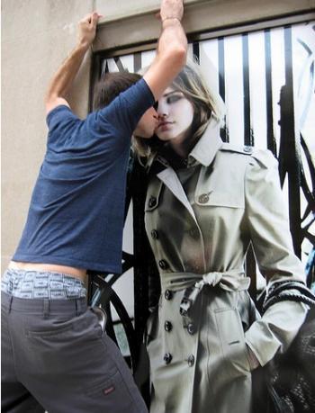 Emma Watson s'affiche sur les façades de Burberry
