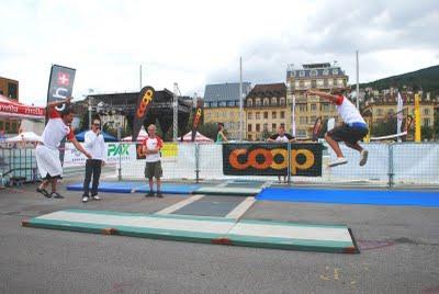 Slackline à la fête des sports de rue de Neuchâtel.