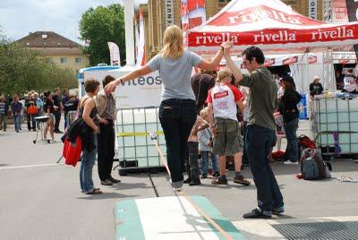 Slackline à la fête des sports de rue de Neuchâtel.