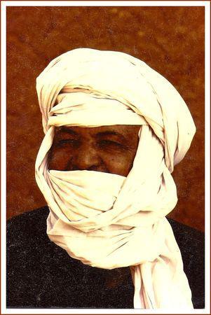 Tchirozérine et le Massif de lAïr : poèmes GHOSSEY