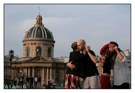 paris_danseurs_pont_arts_118