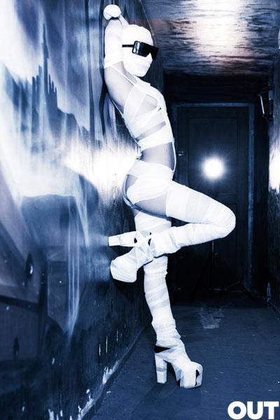 Lady GaGa: d’étranges photos pour Out Magazine!