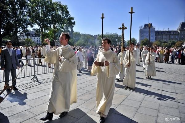 Fêtes De l’Assomption À Notre-Dame De Paris. Fêtes De l’Assomption À Notre-Dame De Paris.