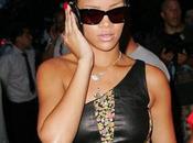 Rihanna sortie juppe noire cuir originale