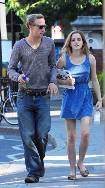 Emma Watson fan des tenues Topshop et chloé pour affronter les chaleurs de l'été à Londres Emma Watson fan des tenues Topshop et chloé pour affronter les chaleurs de l'été à Londres