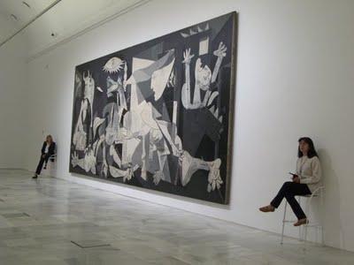 Madrid 30 juillet (Juan Muñoz et les pin up de Guernica)