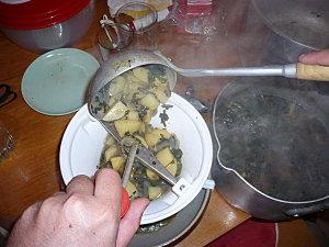 La recette punitive du jour : la soupe aux orties