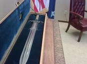 Gov. Schwarzenegger, cador, épée