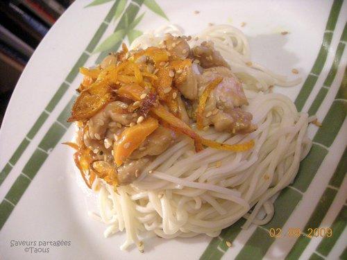 Nouilles au poulet avec effilochade de carottes