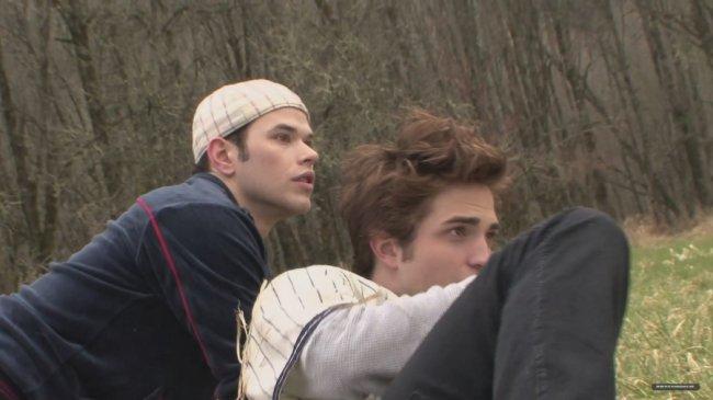 Twilight Fascination : souvenir de tournage (photos) - Kellan et Robert dans la scène du Baseball