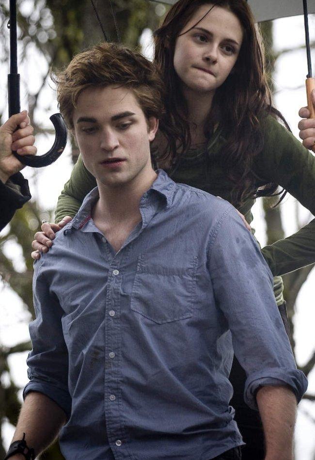Twilight Fascination : souvenir de tournage (photos) - La scène où Robert porte Kristen 