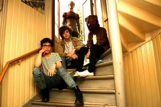 PROMISING POP NEWCOMER