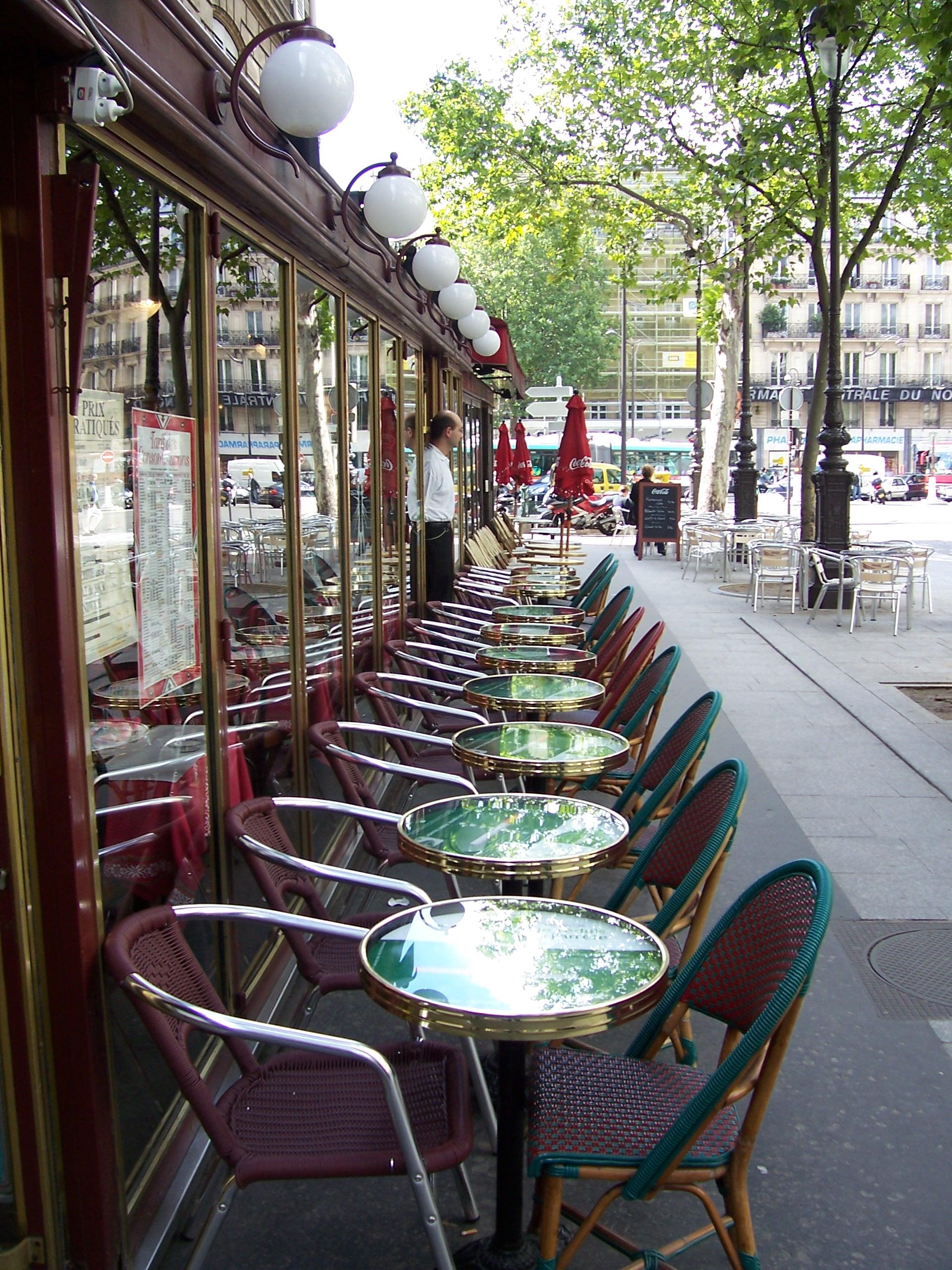 terrasse d'un café de Paris par Paul Munhoven