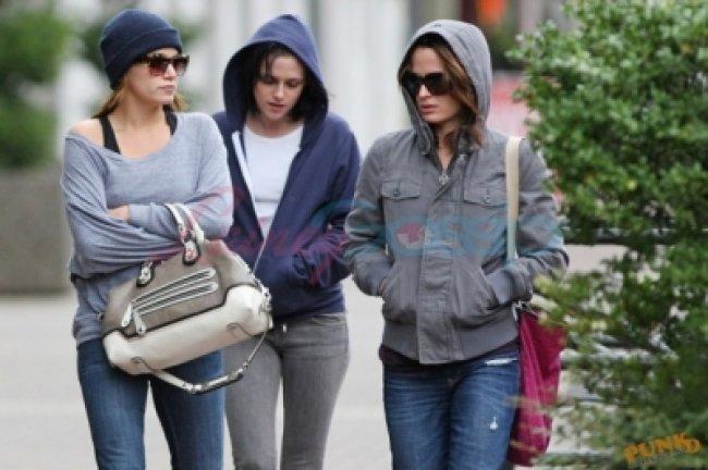 Le casting de Twilight se balade à Vancouver - Discussion entre filles ...