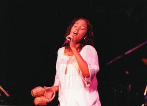 Mayra Curado Andrade, médaille d'or en chanson - Canada 2001 © CIJF