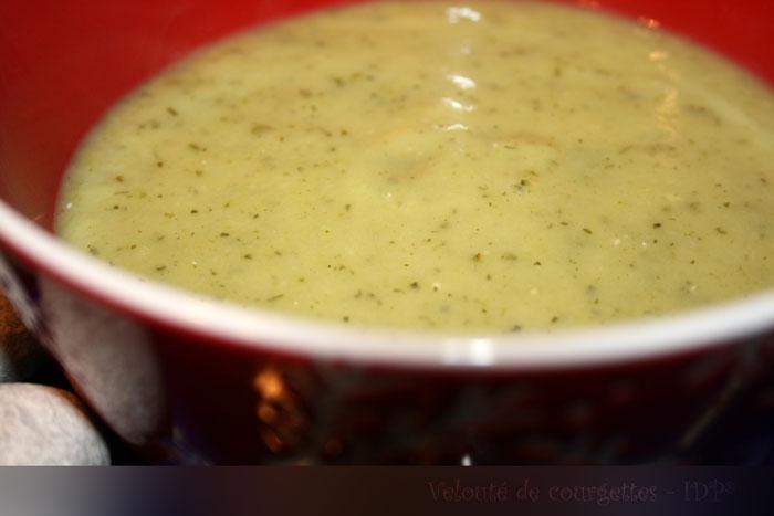 http://www.ideesdeparents.com/wp-content/uploads/2009/01/veloute-de-courgettes1.jpg