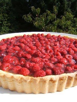 Tarte aux pommes à la gelée de cidre et Tarte aux framboises à la gelée de cidre sur une pâte sucrée aux feuilles de citronnelle