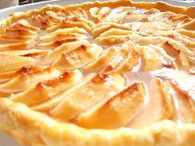 Tarte aux pommes à la gelée de cidre et Tarte aux framboises à la gelée de cidre sur une pâte sucrée aux feuilles de citronnelle