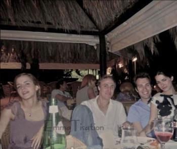 Emma Watson et Jay Barrymore en vacances à IBIZA (2008)