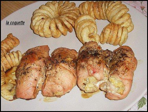 Roulades de poulet au fromage ail et fines herbes.