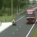 Policier à moto percuté sur l'autoroute
