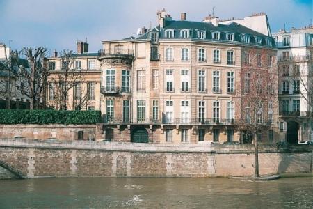Restauration suspendue de l'hôtel Lambert, Paris veut les rênes