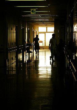 L'infirmier qui galope pour essayer de soigner tout le monde