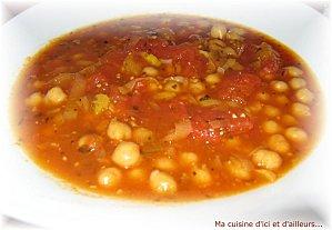 Soupe de tomates aux pois chiches et à l'origan