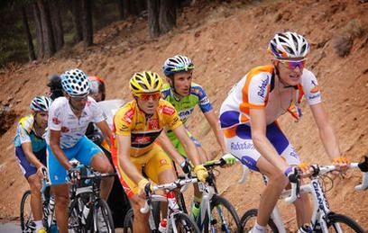 http://www.sport24.com/cyclisme/vuelta/actualites/seul-gesink-a-flanche-298686