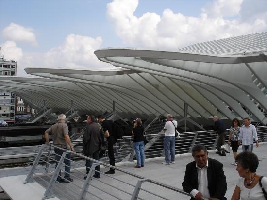 Une gare, une oeuvre d'art contemporain