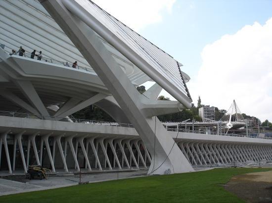 Une gare, une oeuvre d'art contemporain