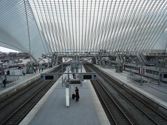 Une gare, une oeuvre d'art contemporain