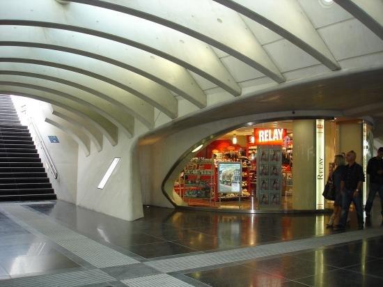 Une gare, une oeuvre d'art contemporain