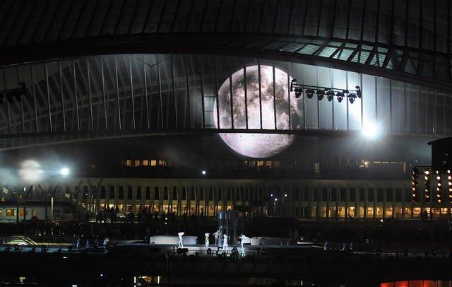 Une gare, une oeuvre d'art contemporain