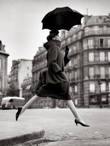 homage-to-munkacsi-carmen-coat-by-cardin-place-francois-premier-paris-august-1957-richard-avedon.jpg