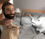 vidéo surprise réveil tête barbu mannequin