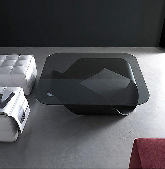 Table basse Mobius chez Kristalia, design Luciano Bertoncini